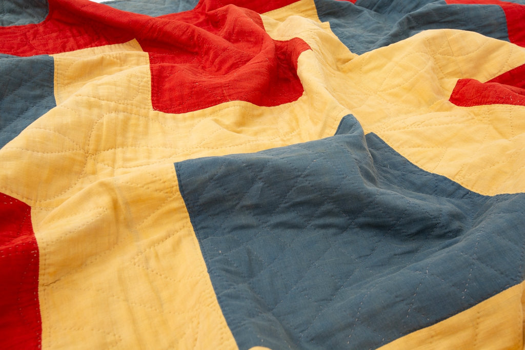 Antique Mennonite Quilt - SHARKTOOTH Antique and Vintage Textiles