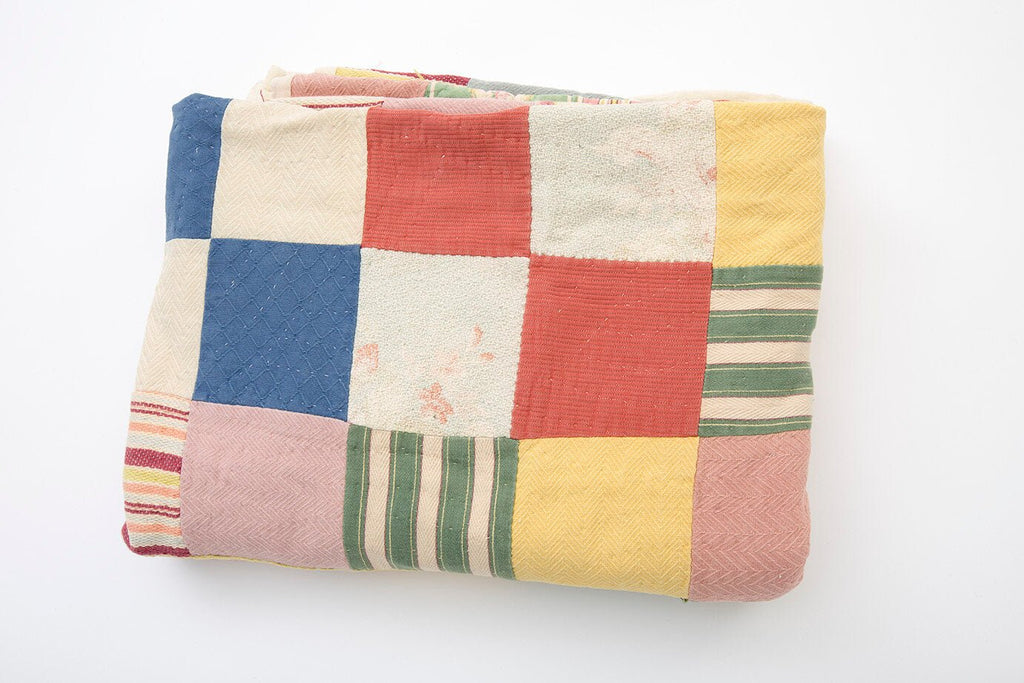 1930's Cotton Patchwork Quilt - SHARKTOOTH Antique and Vintage Textiles