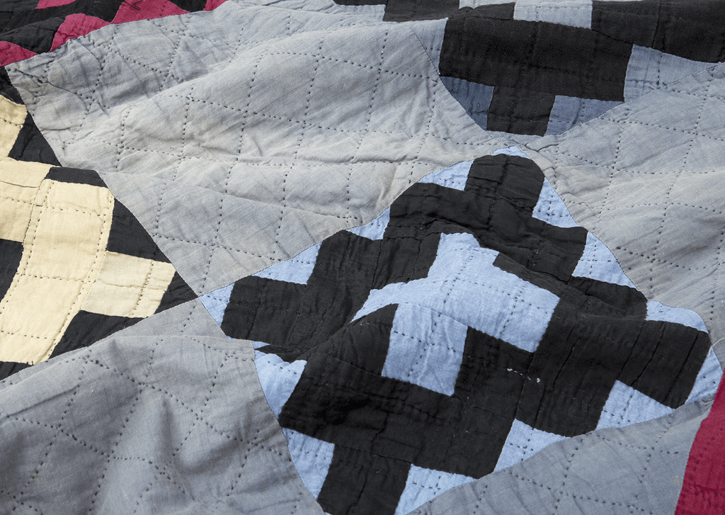 Antique Amish Quilt - SHARKTOOTH Antique and Vintage Textiles