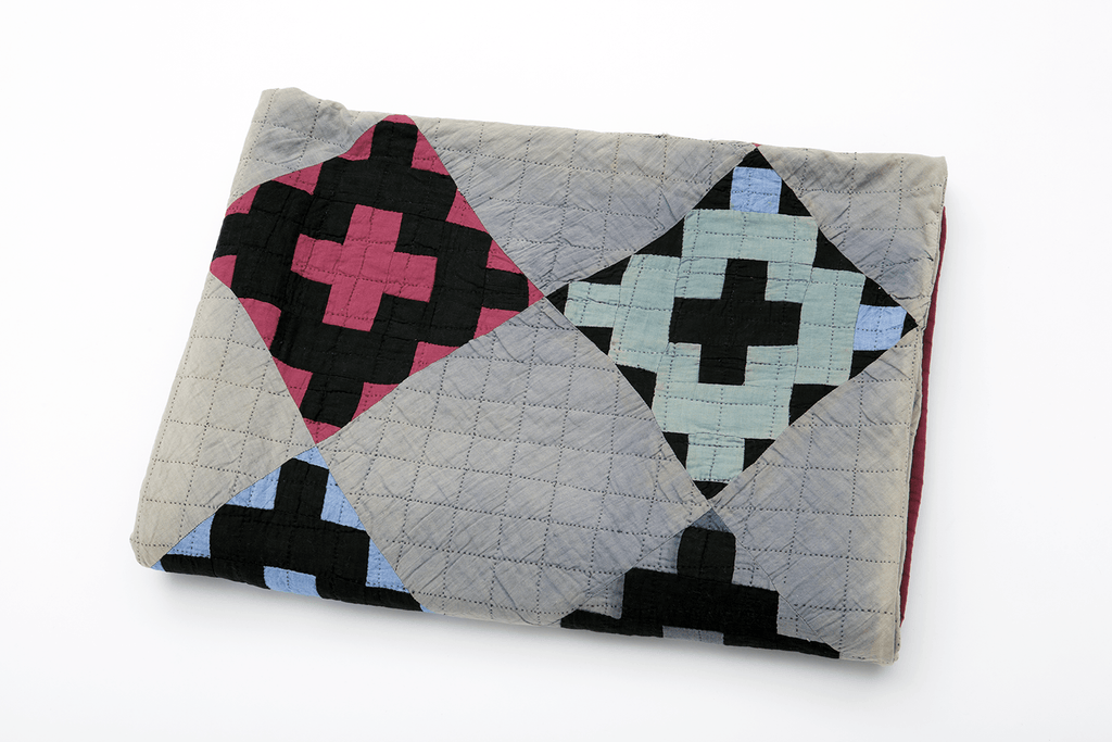 Antique Amish Quilt - SHARKTOOTH Antique and Vintage Textiles