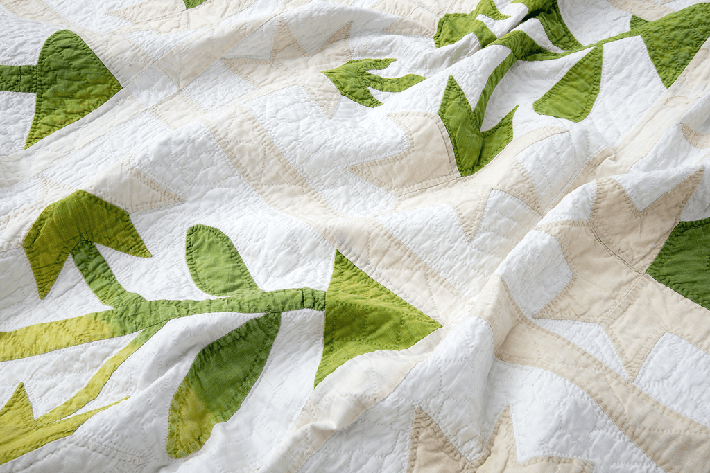 Antique Carolina Lily Quilt - SHARKTOOTH Antique and Vintage Textiles