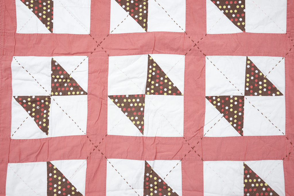 Vintage 1950's Quilt - SHARKTOOTH Antique and Vintage Textiles
